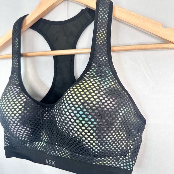 Victoria Sport VSX Logo Underwire Padded Sports Bra.  Size 32C - Picture 3 of 9